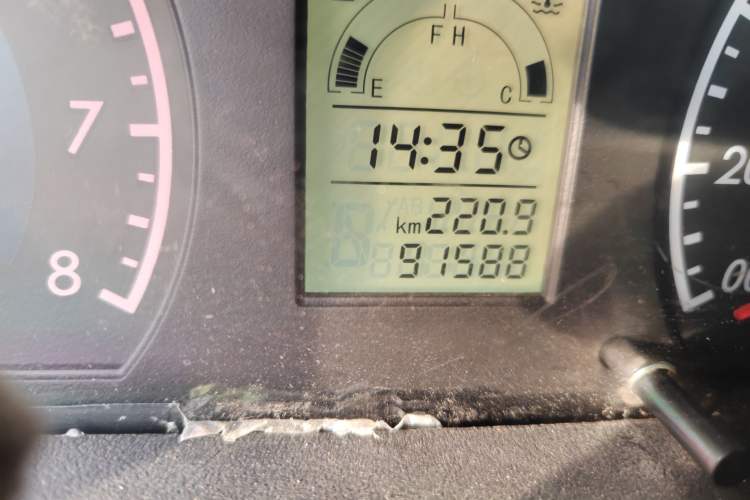 Used Suzuki Wagon R 2011 e 1.4L Manual Utility Model Odometer Close Up