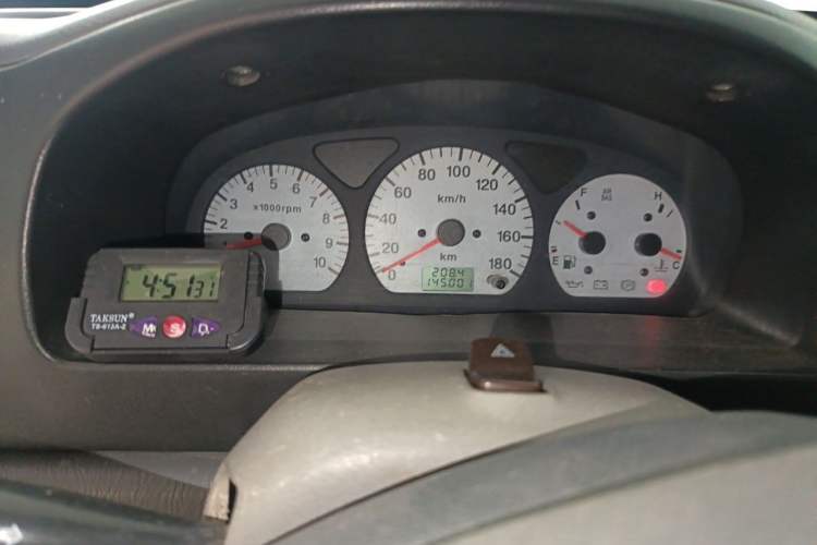 Used Suzuki Wagon R 2011 1.0L Odometer Close Up
