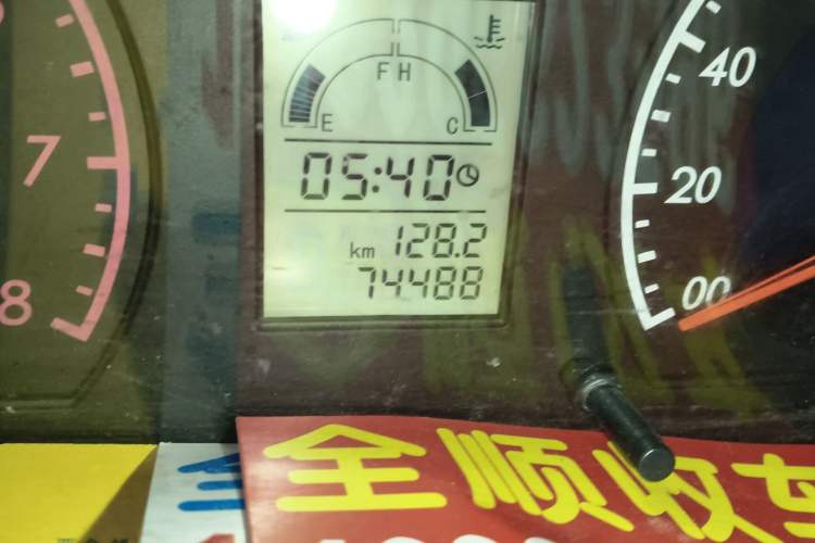 Used Suzuki Wagon R 2011 e 1.4L Manual Utility Model Odometer Close Up