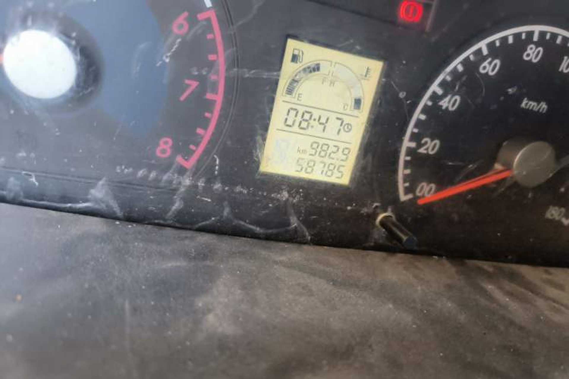 Used Suzuki Wagon R 2011 1.4L Manual Standard Type 1 Odometer Close Up