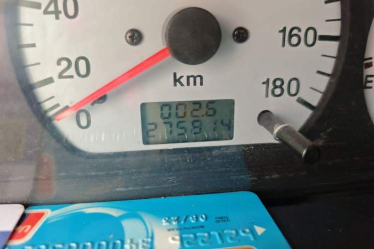 Used Suzuki Wagon R 2011 1.0L Odometer Close Up