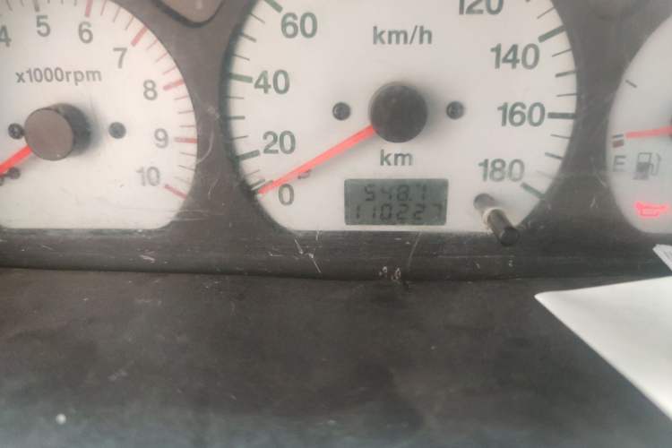 Used Suzuki Wagon R 2011 1.0L Odometer Close Up