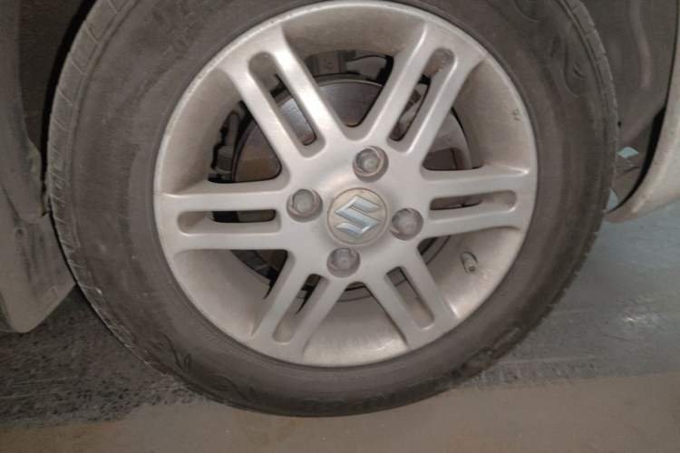 Used Suzuki Wagon R 2011 e 1.4L Manual Utility Model Right Front Wheel Hub