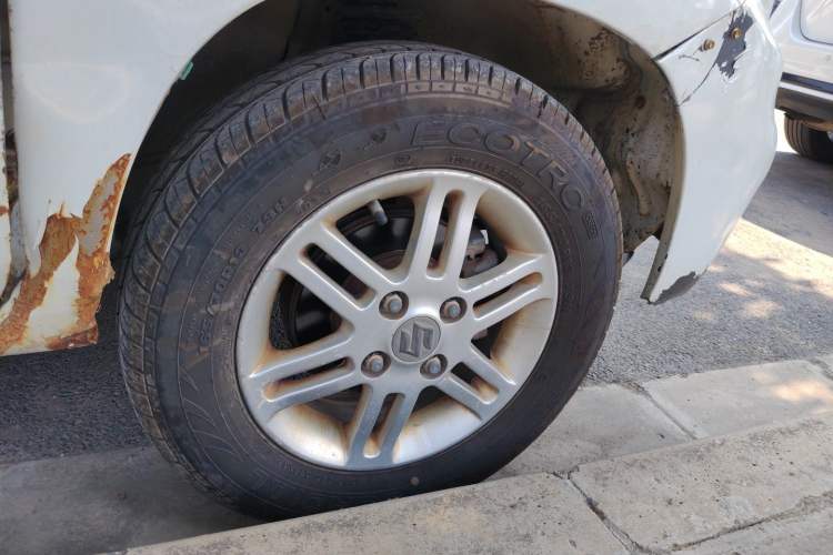 Used Suzuki Wagon R 2011 e 1.4L Manual Utility Model Right Front Wheel Hub