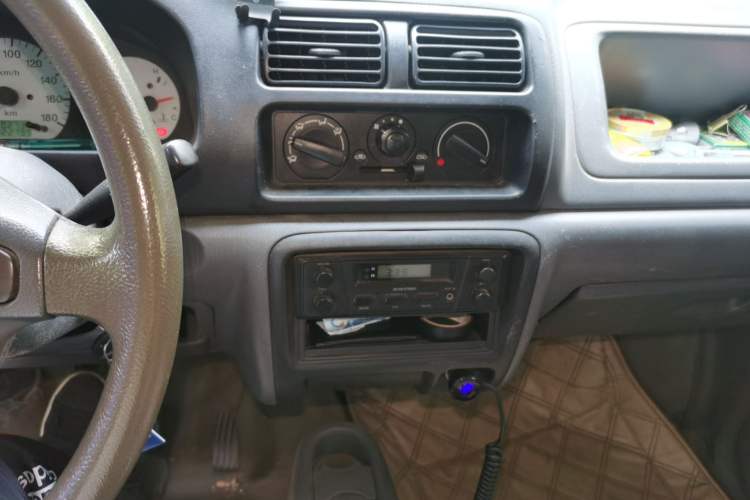 Used Suzuki Wagon R 2012 Entrepreneur Edition 1.0L Manual - Overdrive Type Audio And AC Panel