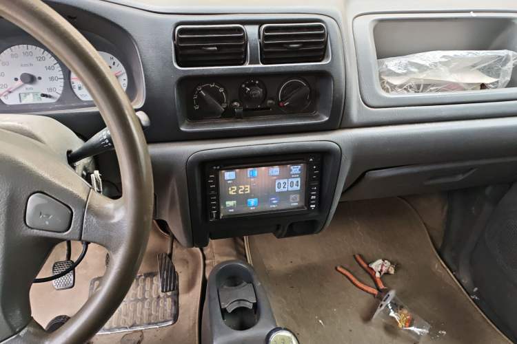 Used Suzuki Wagon R 2012 Entrepreneur Edition 1.0L Manual - Overdrive Type Audio And AC Panel