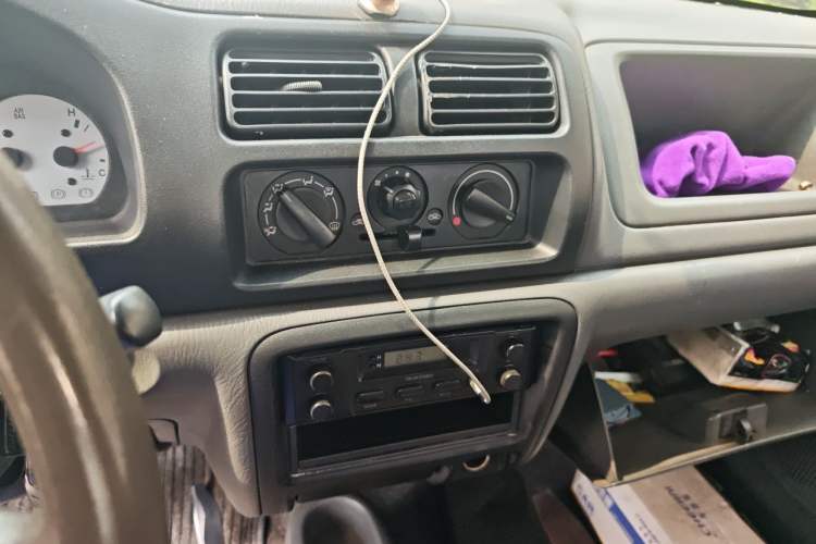 Used Suzuki Wagon R 2012 Entrepreneur Edition 1.0L Manual - Overdrive Type Audio And AC Panel