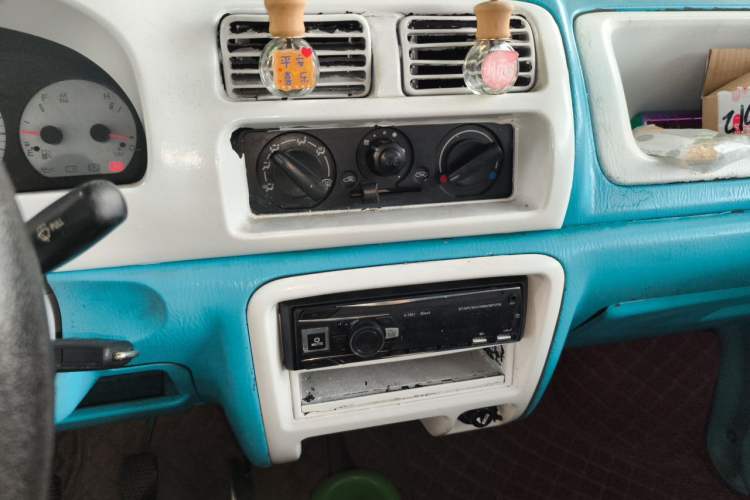 Used Suzuki Wagon R 2012 Entrepreneur Edition 1.0L Manual - Overdrive Type Audio And AC Panel