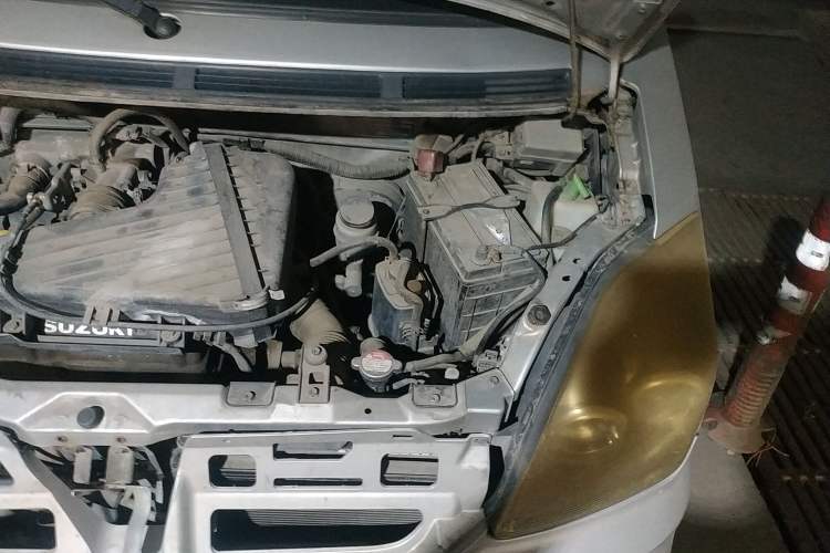 Used Suzuki Wagon R 2012 e 1.4L Manual Utility Model Engine Bay Left