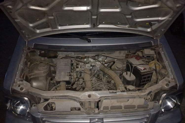 Used Suzuki Wagon R 2012 Entrepreneur Edition 1.0L Manual - Overdrive Type Engine Bay