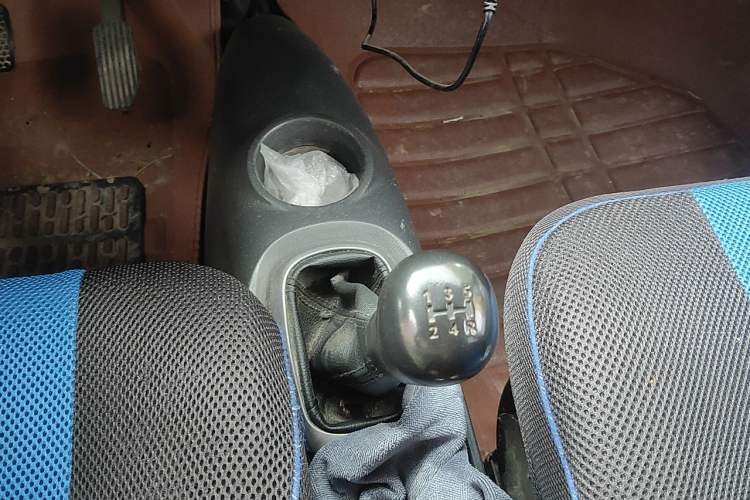 Used Suzuki Wagon R 2012 e 1.4L Manual VVT Standard Model China IV standard Gear Lever