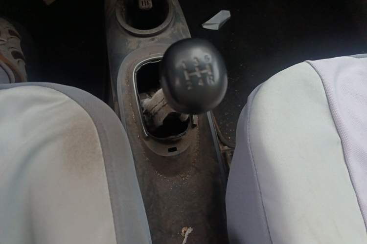 Used Suzuki Wagon R 2012 e 1.4L Manual VVT Standard Model China IV standard Gear Lever
