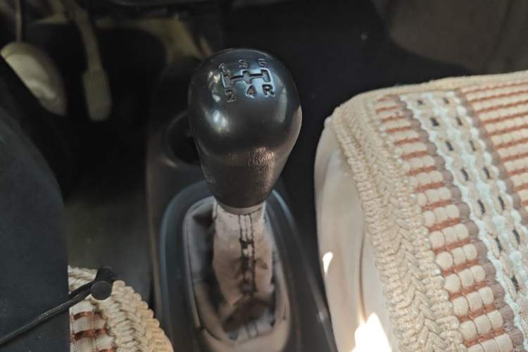 Used Suzuki Wagon R 2012 e 1.4L Manual VVT Standard Model China IV standard Gear Lever