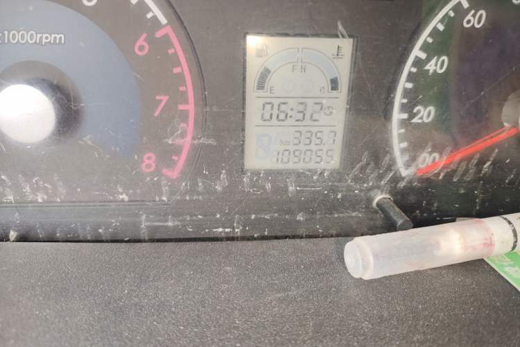 Used Suzuki Wagon R 2012 All-Purpose Model 1.4L Manual Standard Version Odometer Close Up