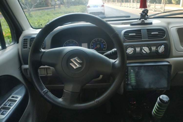 Used Suzuki Wagon R 2012 All-Purpose Model 1.4L Manual VVT Standard Version China IV Steering Wheel