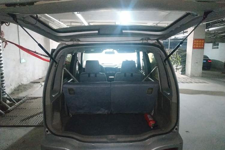 Used Suzuki Wagon R 2012 e 1.4L Manual Utility Model Trunk