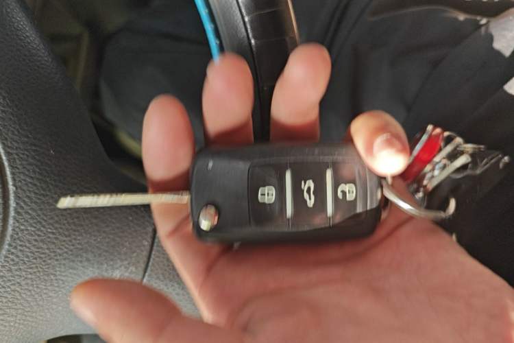 Used Suzuki Wagon R 2012 e 1.4L Manual VVT Standard Model China IV standard Vehicle Key