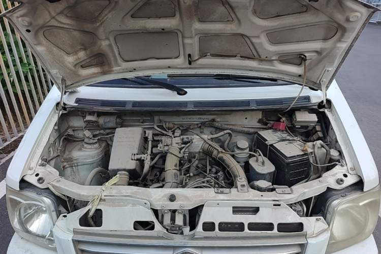 Used Suzuki Wagon R 2012 Entrepreneur Edition 1.0L Manual - Overdrive Type Engine Bay