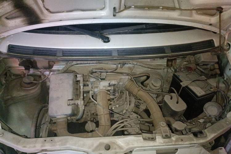 Used Suzuki Wagon R 2012 Entrepreneur Edition 1.0L Manual - Overdrive Type Engine Bay