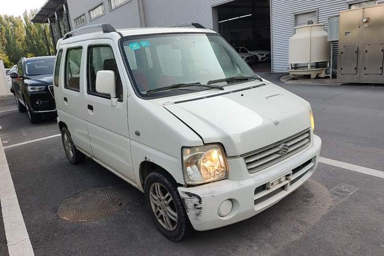 Used Suzuki Wagon R 2012 Entrepreneur Edition 1.0L Manual - Overdrive Type Front Right 45 Deg