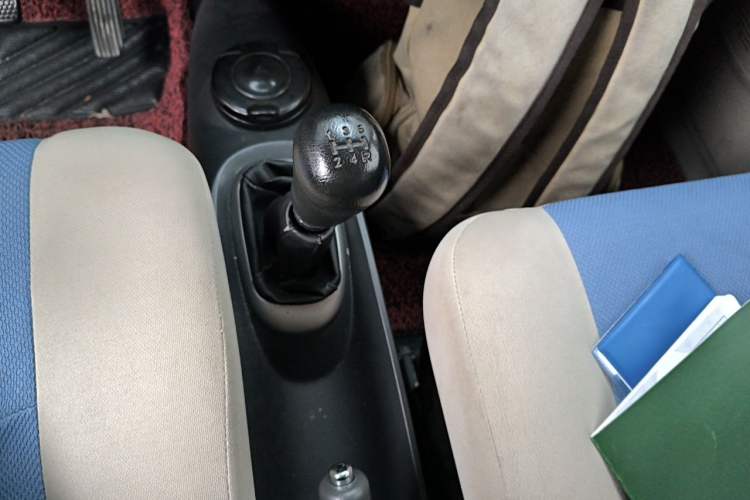 Used Suzuki Wagon R 2012 All-Purpose Model 1.4L Manual VVT Standard Version China IV Gear Lever