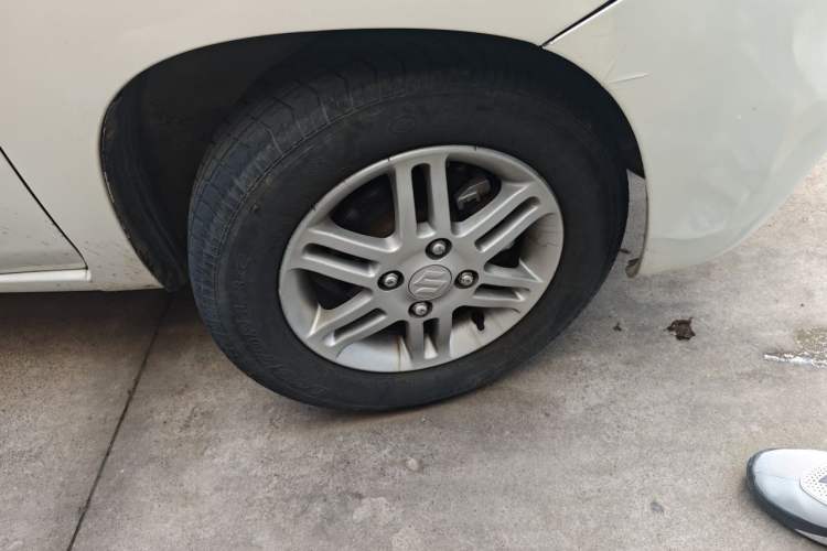 Used Suzuki Wagon R 2012 e 1.4L Manual VVT Standard Model China IV standard Right Front Wheel Hub