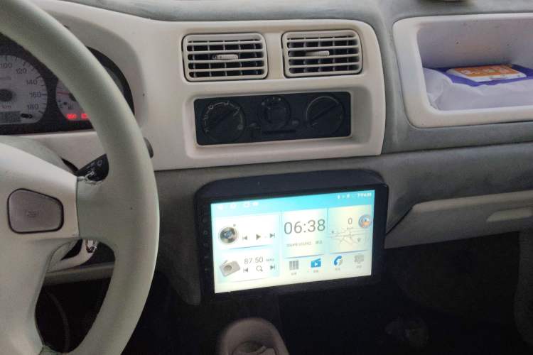 Used Suzuki Wagon R 2013 Venture Edition 1.0L Manual - Practical Model 3 Audio And AC Panel