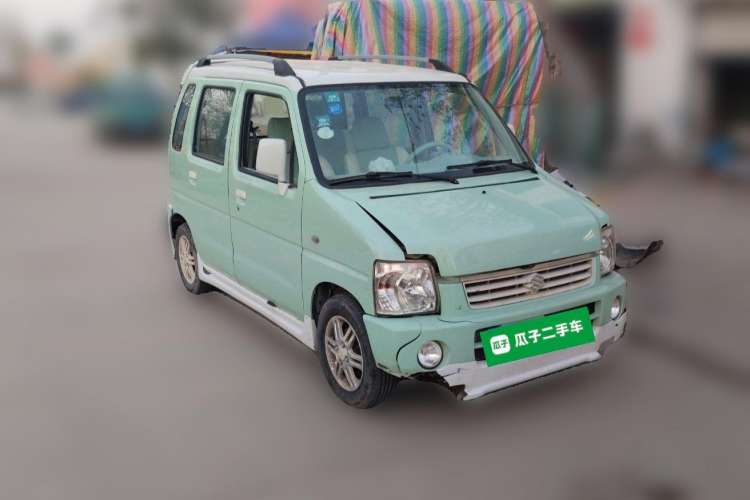 Used Suzuki Wagon R 2013 Venture Edition 1.0L Manual - Practical Model 3 Front Right 45 Deg