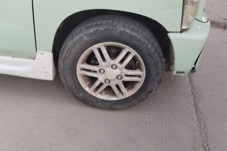 Used Suzuki Wagon R 2013 Venture Edition 1.0L Manual - Practical Model 3 Right Front Wheel Hub