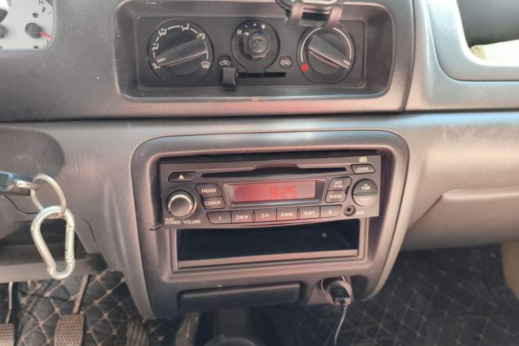 Used Suzuki Wagon R 2013 Venture Edition 1.0L Manual - Practical Model 3 Audio And AC Panel