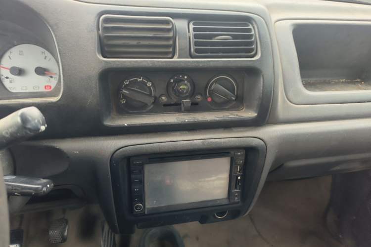 Used Suzuki Wagon R 2013 Venture Edition 1.0L Manual - Practical Model 3 Audio And AC Panel