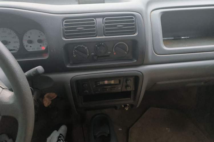 Used Suzuki Wagon R 2013 Venture Edition 1.0L Manual - Practical Model 3 Audio And AC Panel