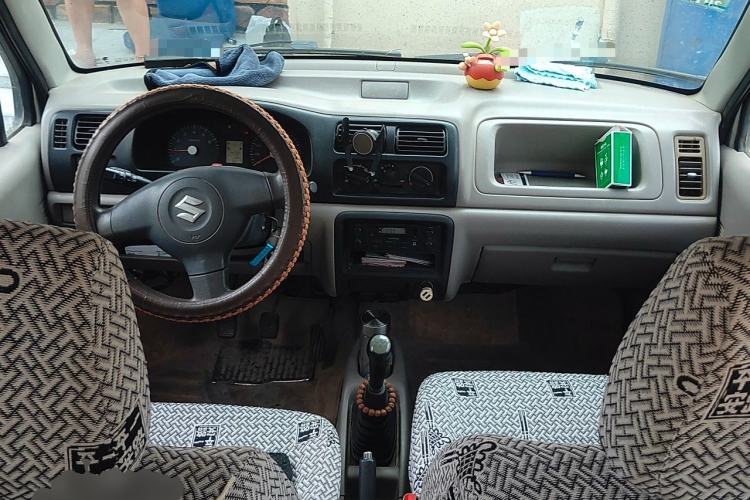 Used Suzuki Wagon R 2013 Entrepreneur Edition 1.0L Manual Comfort Version Center Console