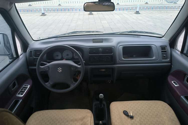 Used Suzuki Wagon R 2013 Venture Edition 1.0L Manual - Practical Model 3 Center Console