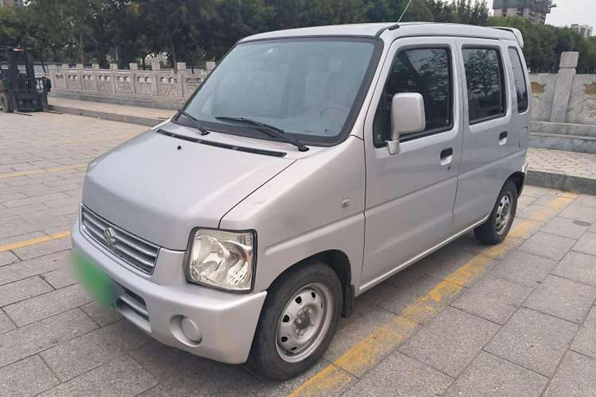 Used Suzuki Wagon R 2013 Venture Edition 1.0L Manual - Practical Model 3 Front Left 45 Deg