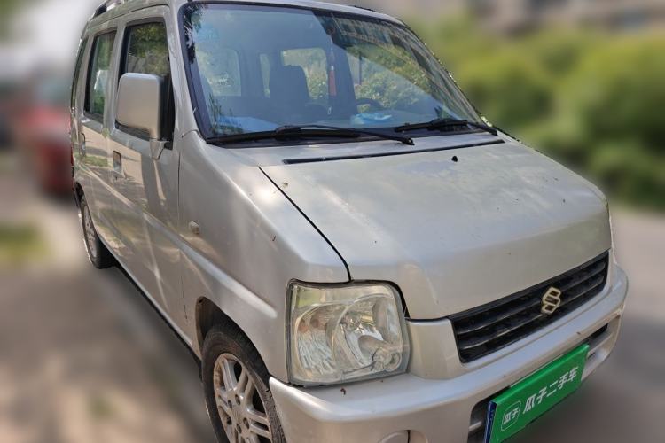Used Suzuki Wagon R 2013 Venture Edition 1.0L Manual - Practical Model 3 Front Right 45 Deg