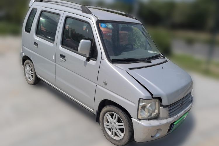 Used Suzuki Wagon R 2013 Venture Edition 1.0L Manual - Practical Model 3 Front Right 45 Deg