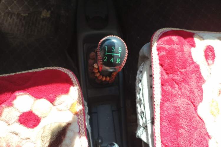 Used Suzuki Wagon R 2013 Venture Edition 1.0L Manual - Practical Model 3 Gear Lever