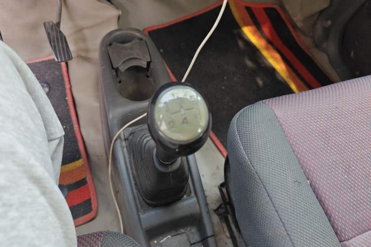 Used Suzuki Wagon R 2013 Venture Edition 1.0L Manual - Practical Model 3 Gear Lever