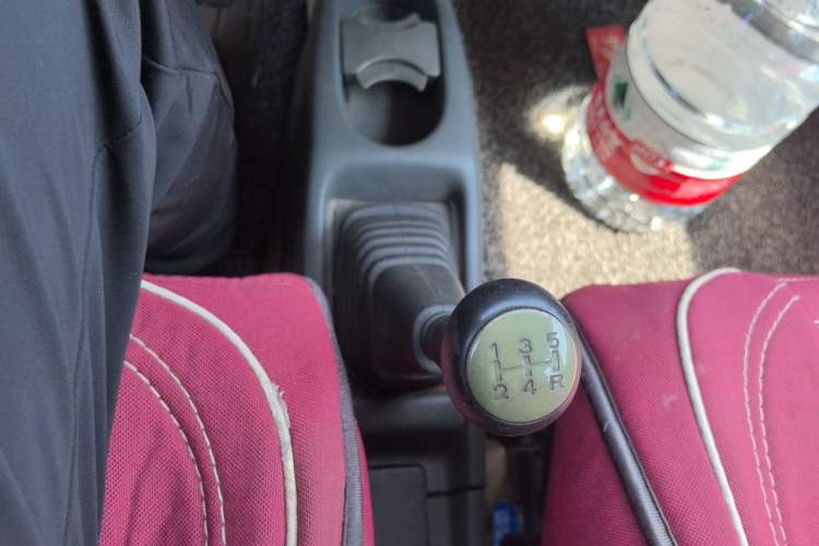 Used Suzuki Wagon R 2013 Venture Edition 1.0L Manual - Practical Model 3 Gear Lever