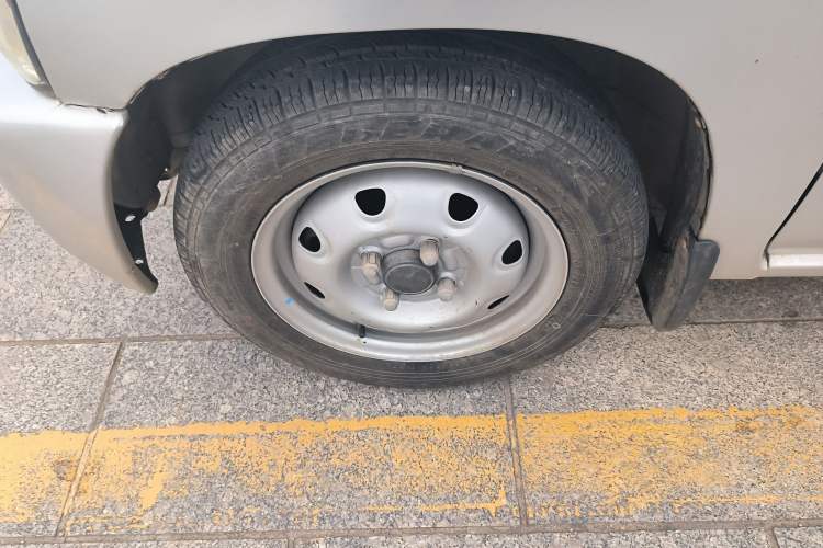 Used Suzuki Wagon R 2013 Venture Edition 1.0L Manual - Practical Model 3 Left Front Wheel Hub