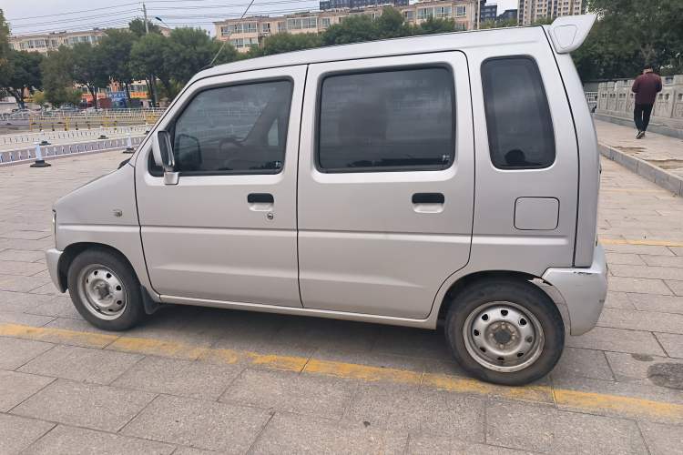 Used Suzuki Wagon R 2013 Venture Edition 1.0L Manual - Practical Model 3 Left Side