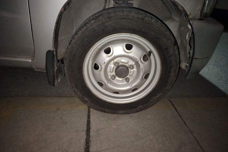 Used Suzuki Wagon R 2013 Venture Edition 1.0L Manual Economy Model Right Front Wheel Hub