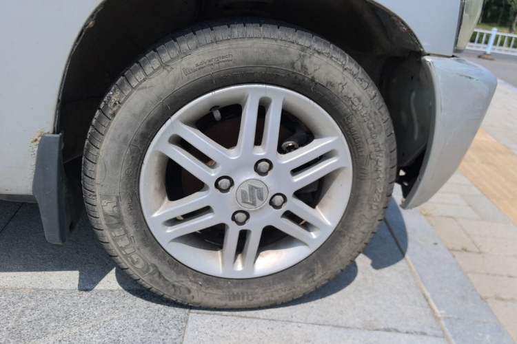 Used Suzuki Wagon R 2013 Venture Edition 1.0L Manual - Practical Model 3 Right Front Wheel Hub