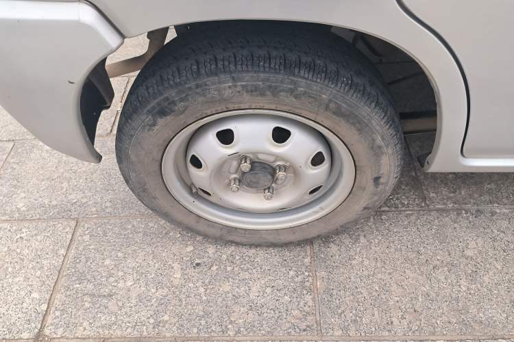 Used Suzuki Wagon R 2013 Venture Edition 1.0L Manual - Practical Model 3 Right Rear Wheel Hub