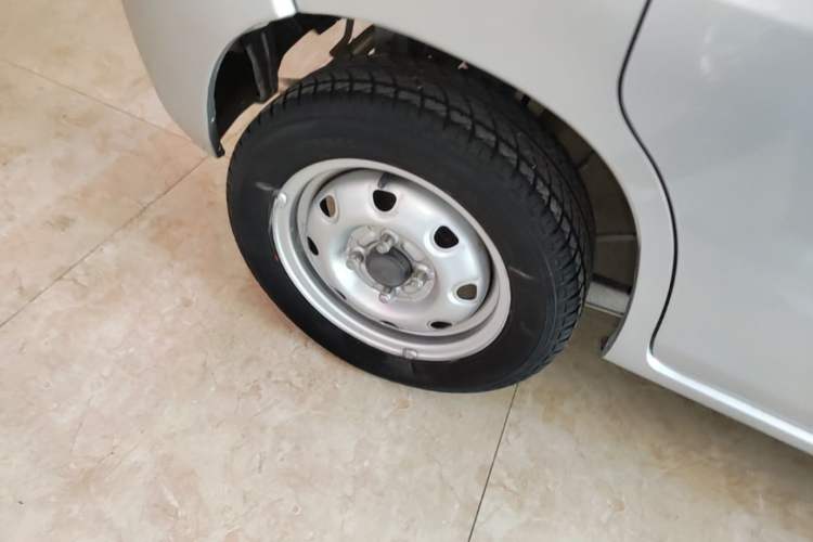 Used Suzuki Wagon R 2013 Venture Edition 1.0L Manual Economy Model Right Rear Wheel Hub