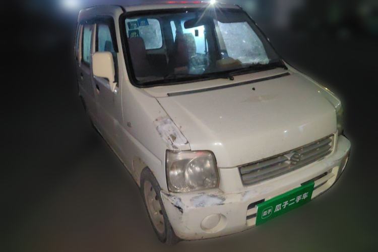 Used Suzuki Wagon R 2013 Venture Edition 1.0L Manual - Practical Model 3 Front Right 45 Deg