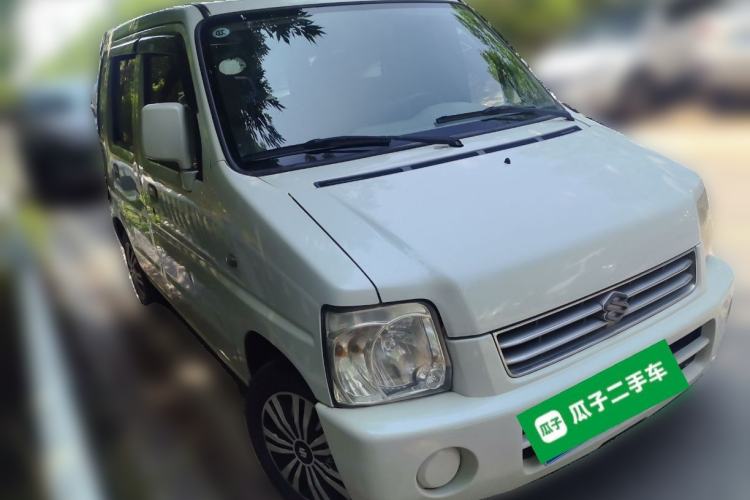 Used Suzuki Wagon R 2013 Venture Edition 1.0L Manual - Practical Model 3 Front Right 45 Deg
