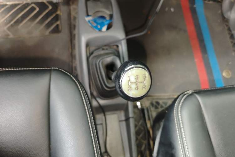 Used Suzuki Wagon R 2013 Venture Edition 1.0L Manual - Practical Model 3 Gear Lever