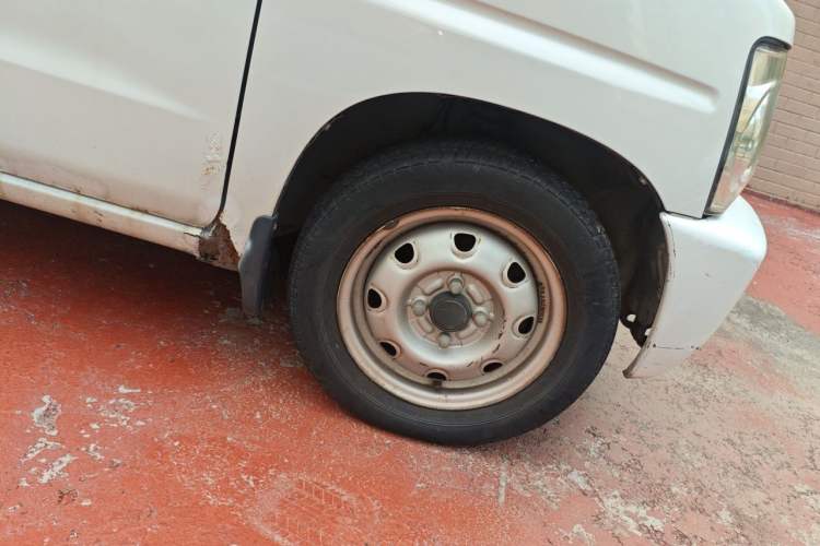 Used Suzuki Wagon R 2013 Venture Edition 1.0L Manual Economy Model Right Front Wheel Hub